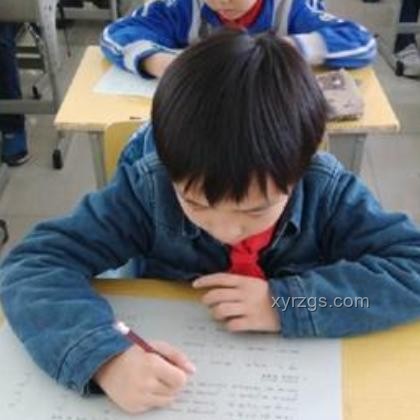 父母带娃对比：谁带大的孩子更聪明？